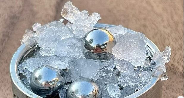 Electricity from Ice